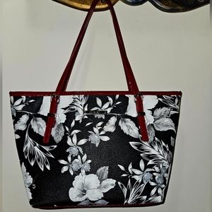 Classic Beauty Tote